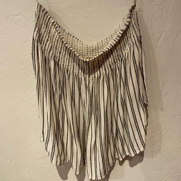 Off the shoulder Billabong shirt 😍 - Picture 4 of 10